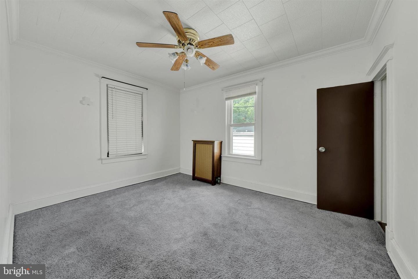 2273 W Market St Property Photo 14