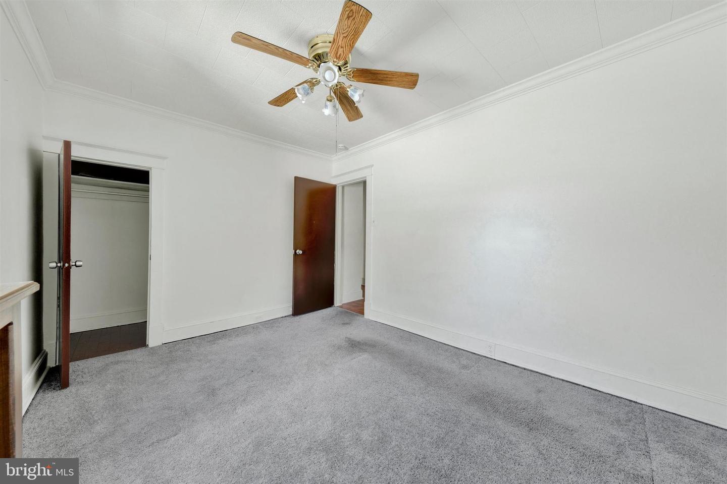2273 W Market St Property Photo 15