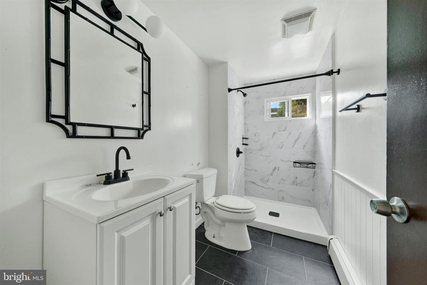 2273 W Market St Property Photo 16