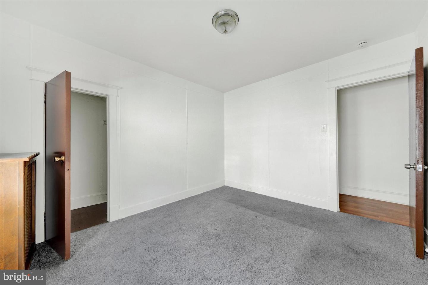 2273 W Market St Property Photo 19