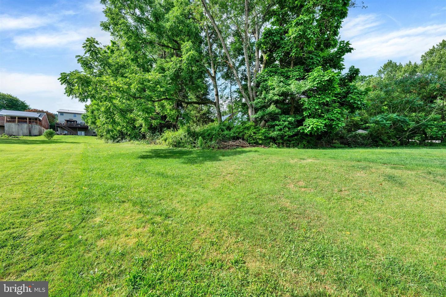 2273 W Market St Property Photo 24