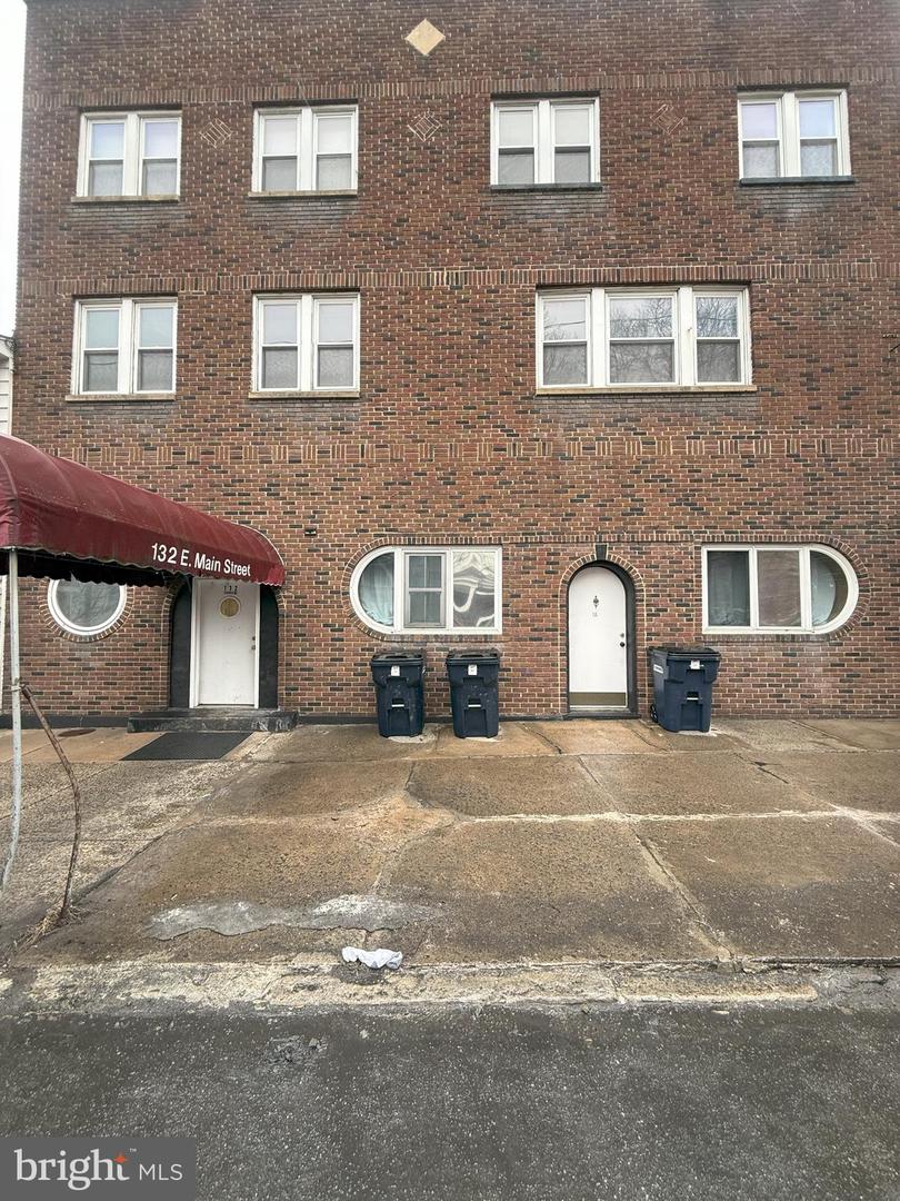 132 E Main St Property Photo 1