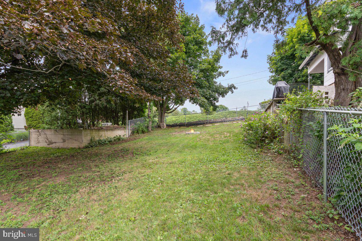 230 N 2nd St Property Photo 28
