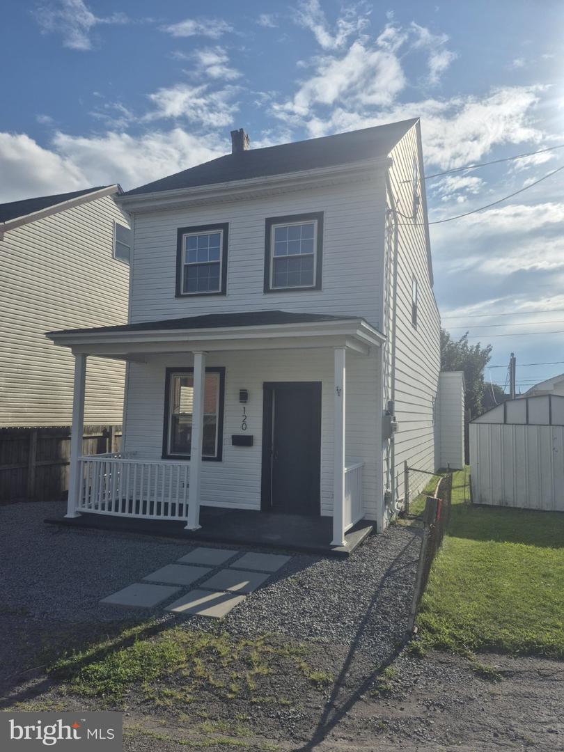 120 S Middle St Property Photo 1