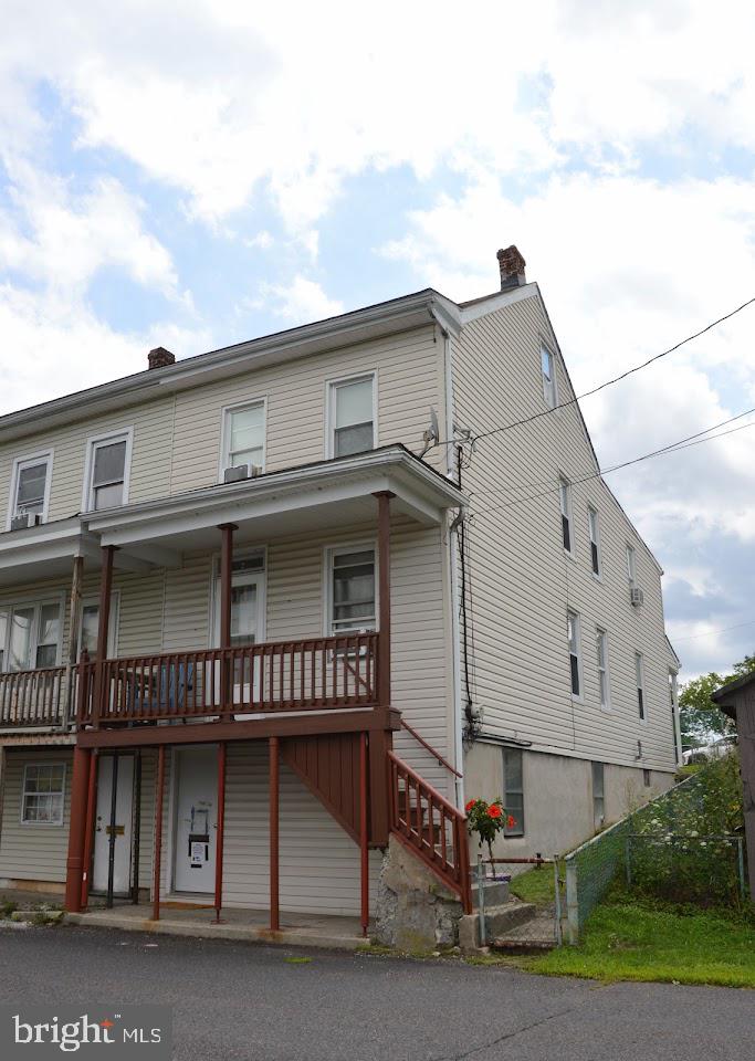 221 Linden St Property Photo 1