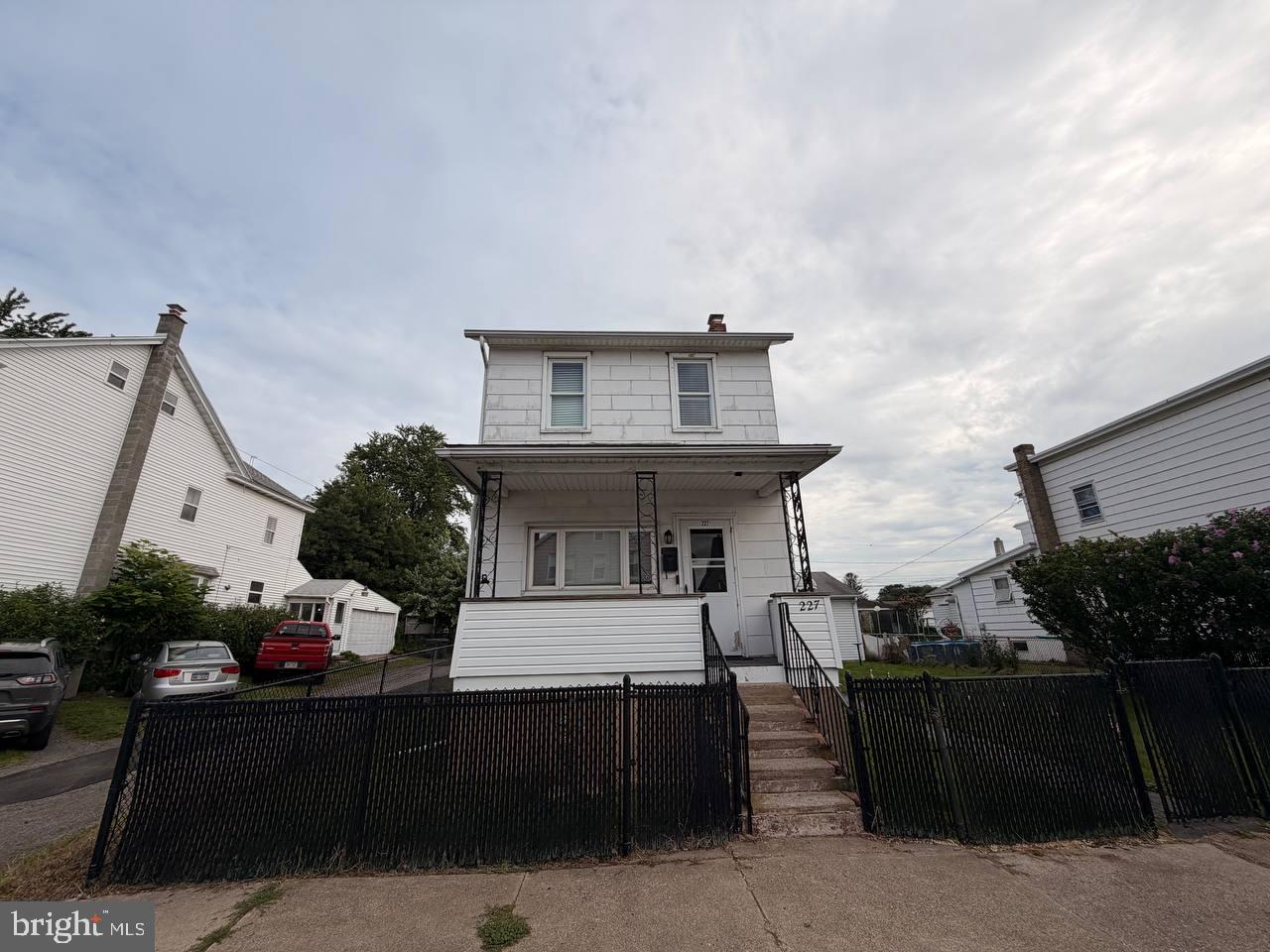 227 W Blaine St Property Photo 1