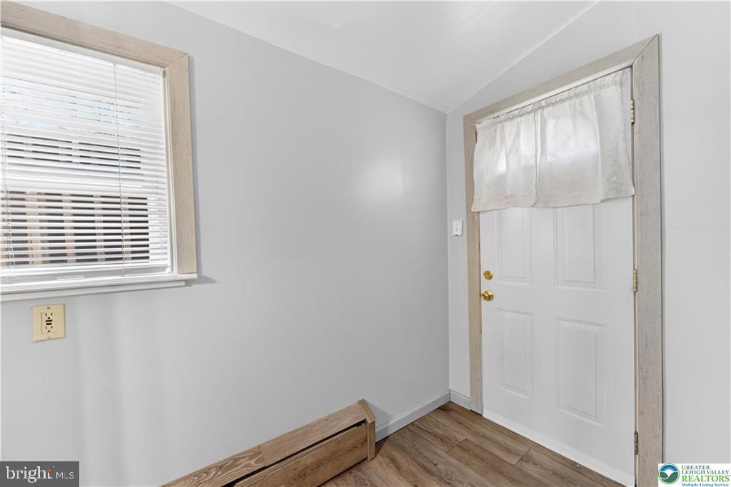 212 W Walnut St Property Photo 14