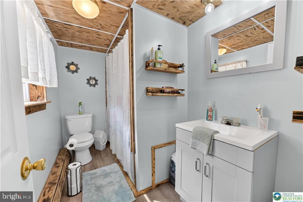 212 W Walnut St Property Photo 19