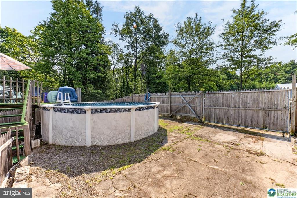 212 W Walnut St Property Photo 40