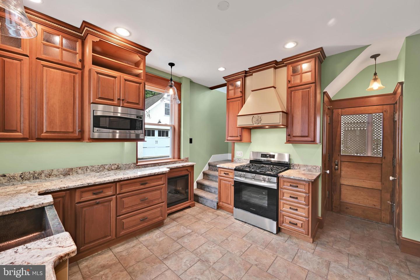 1805 Mahantongo St Property Photo 32