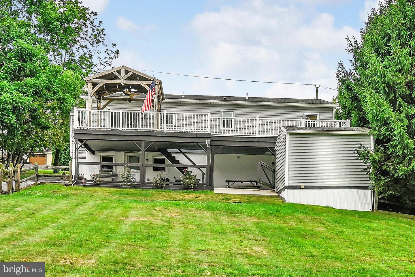 590 Wynonah Dr Property Photo 3