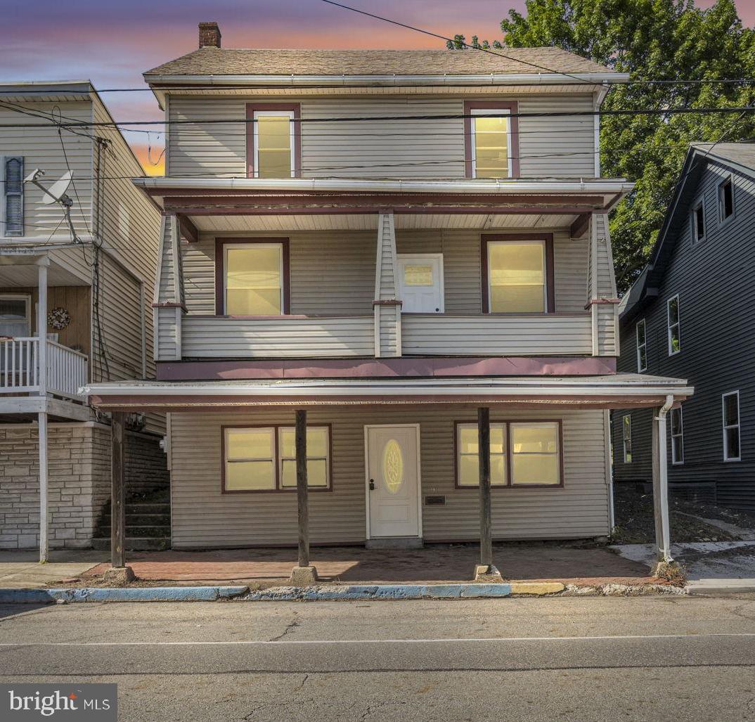 17 E Grand Ave Property Photo 1