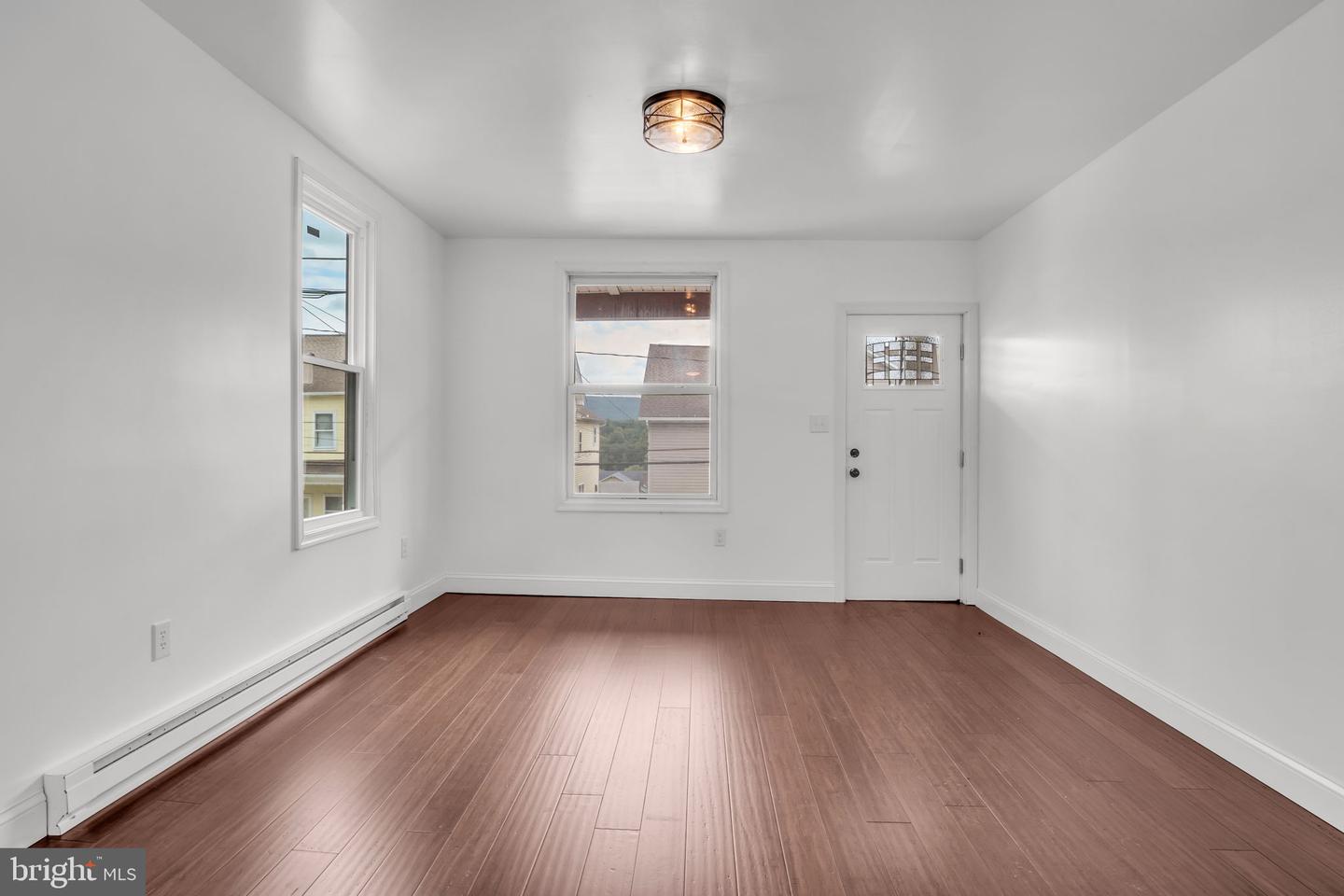 17 E Grand Ave Property Photo 2