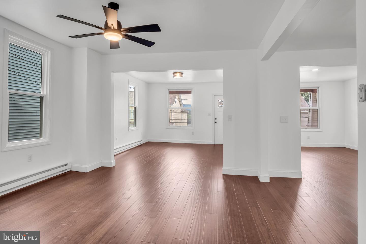 17 E Grand Ave Property Photo 3