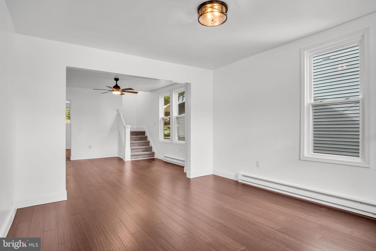 17 E Grand Ave Property Photo 4