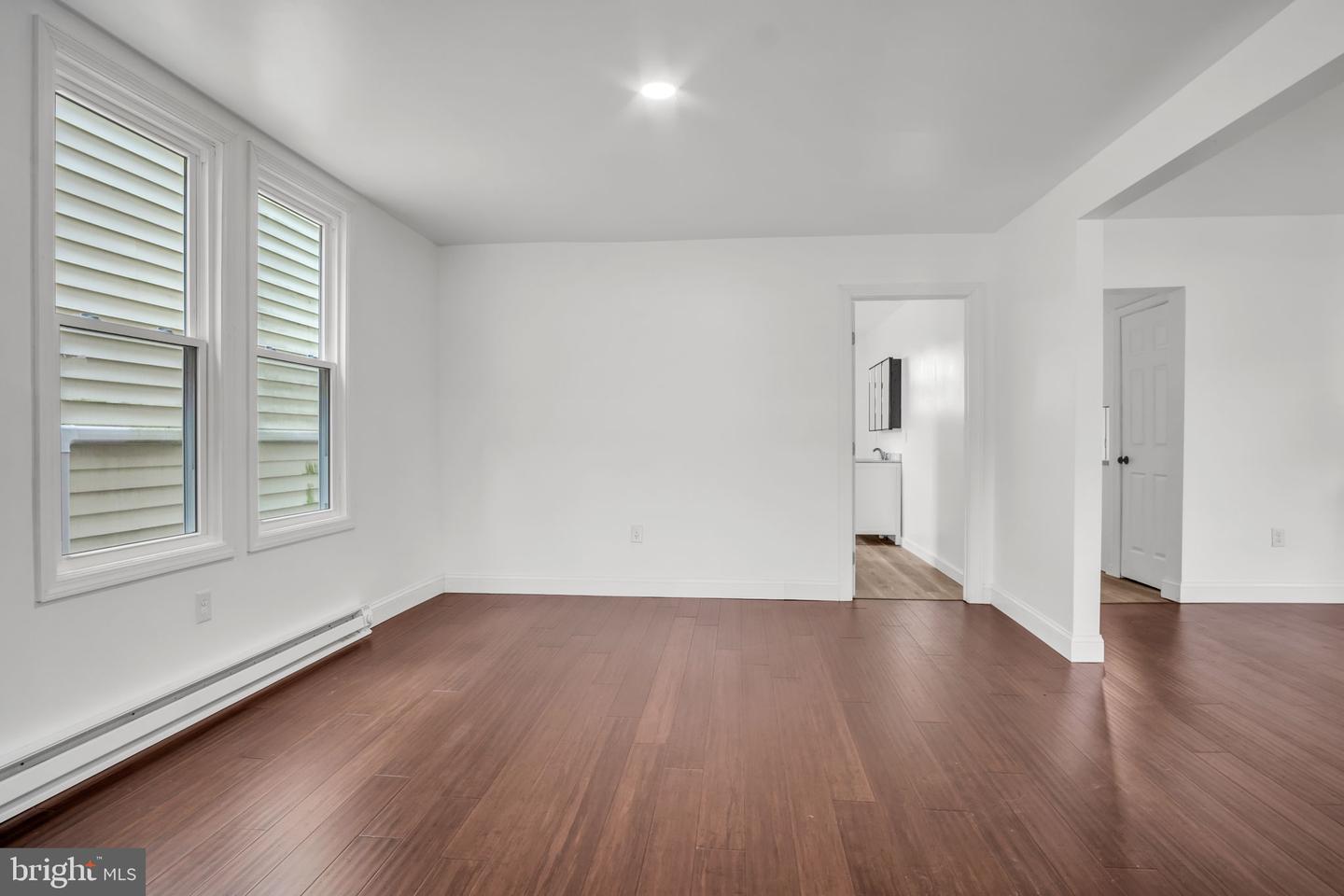 17 E Grand Ave Property Photo 8
