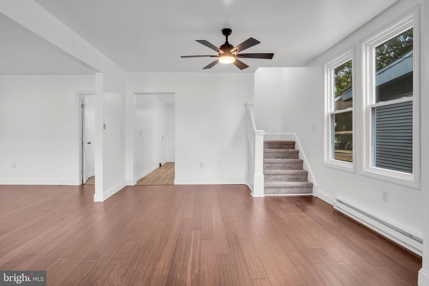 17 E Grand Ave Property Photo 9