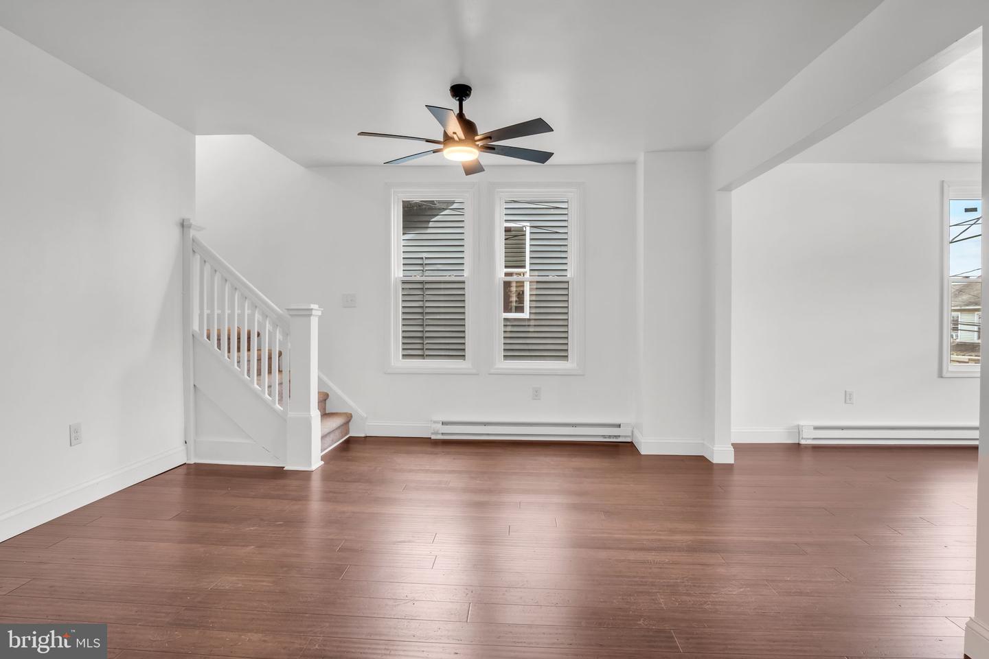 17 E Grand Ave Property Photo 10