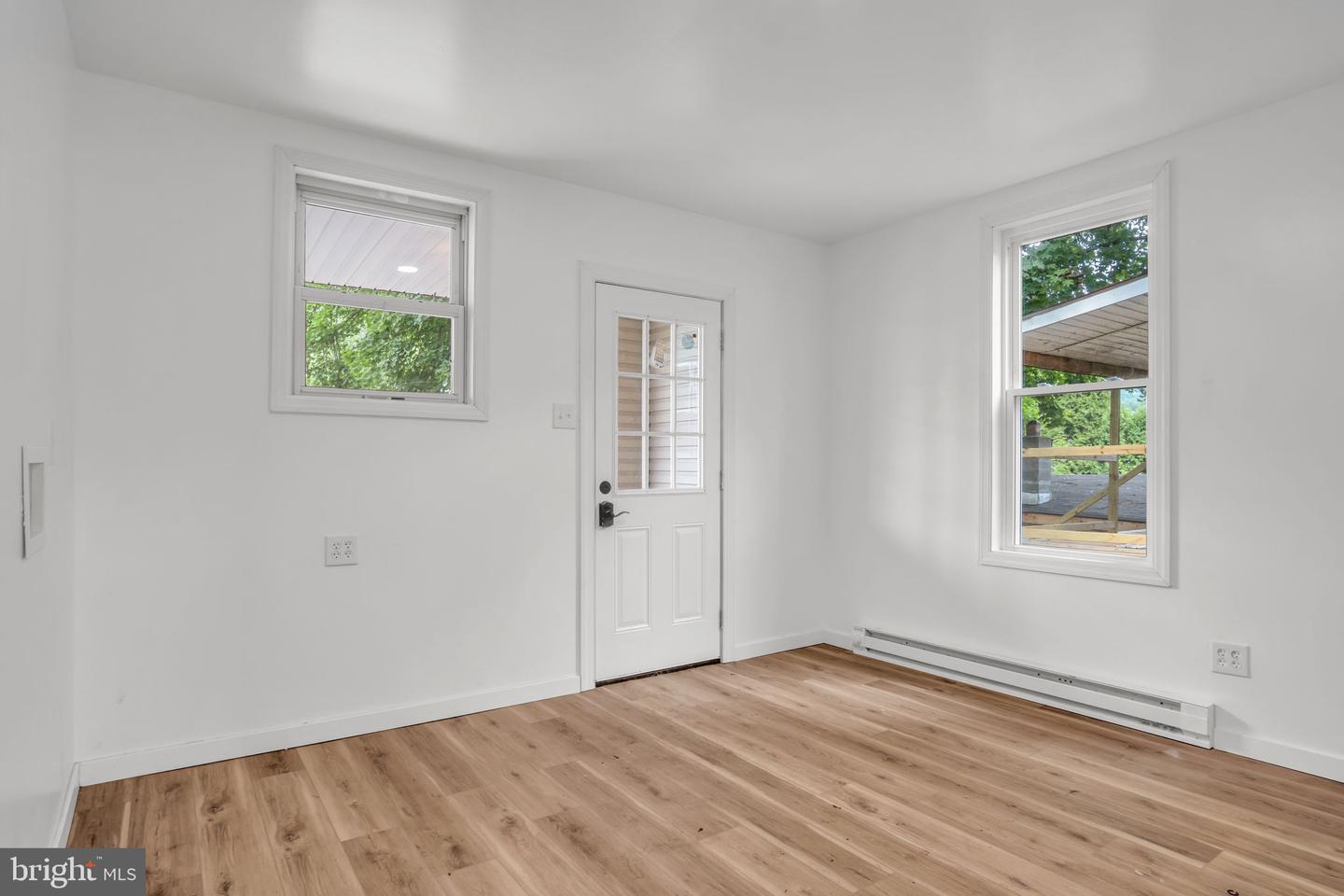 17 E Grand Ave Property Photo 13