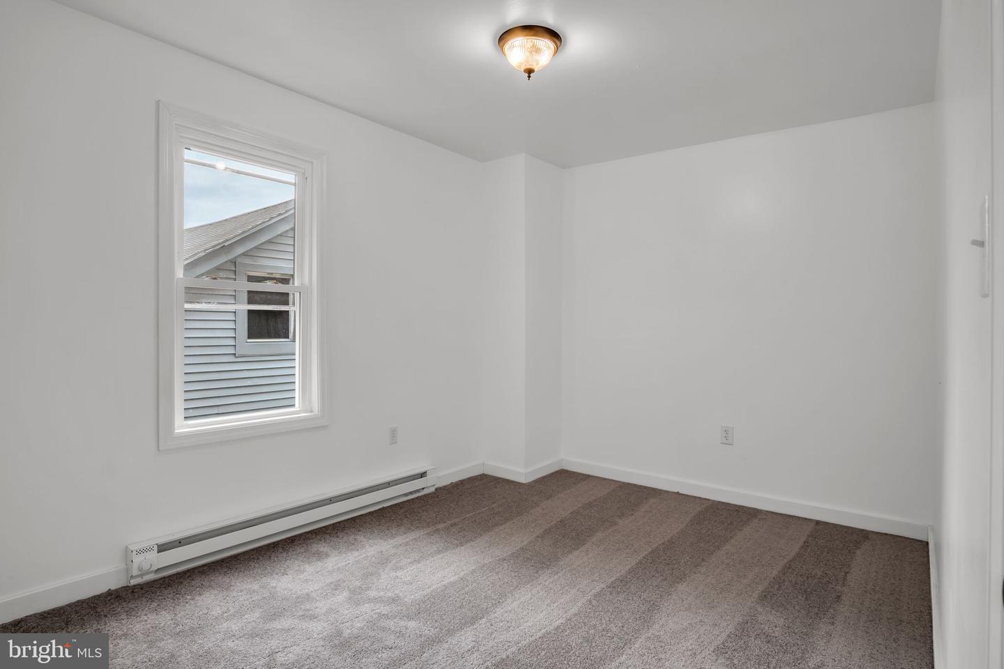 17 E Grand Ave Property Photo 16