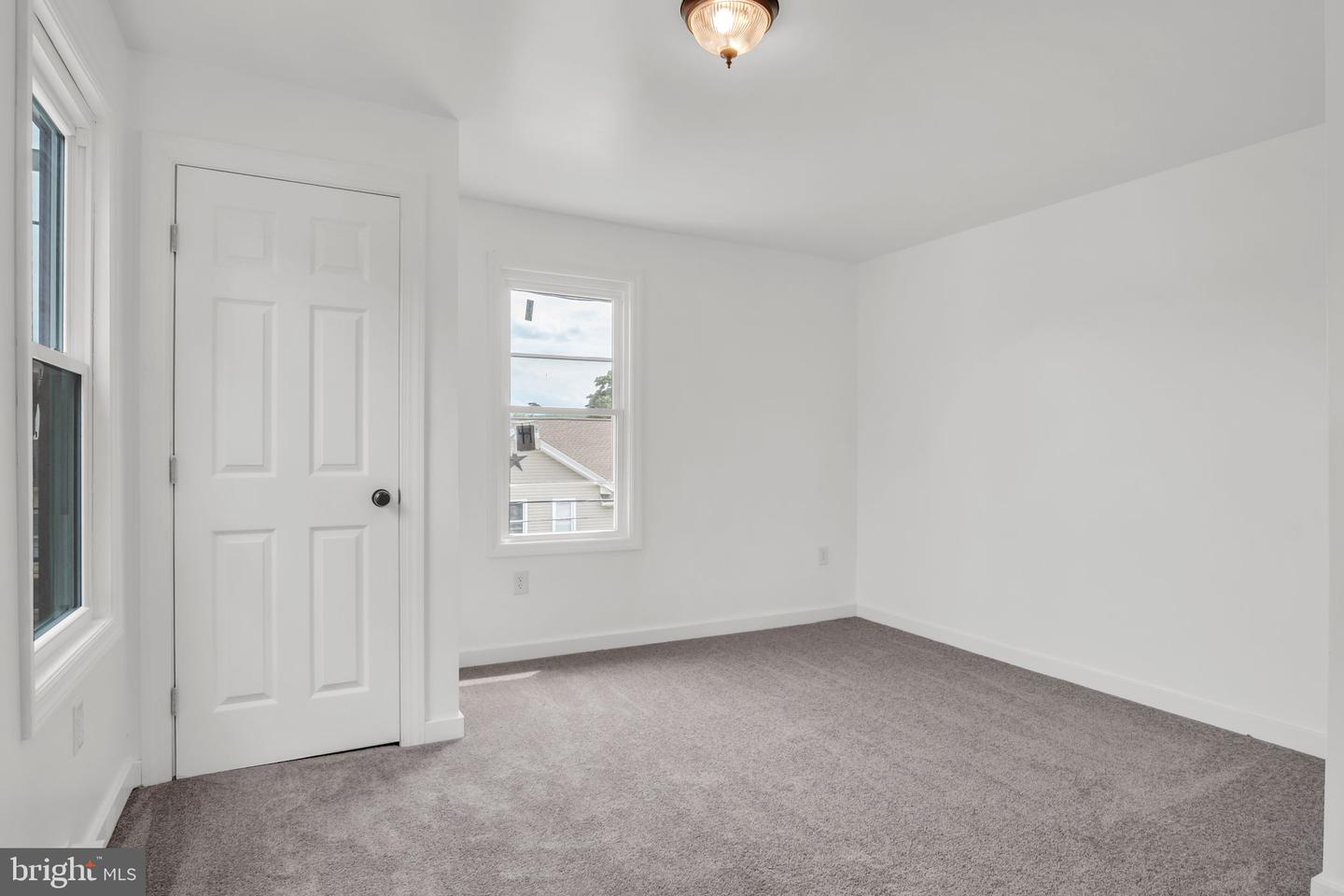 17 E Grand Ave Property Photo 21
