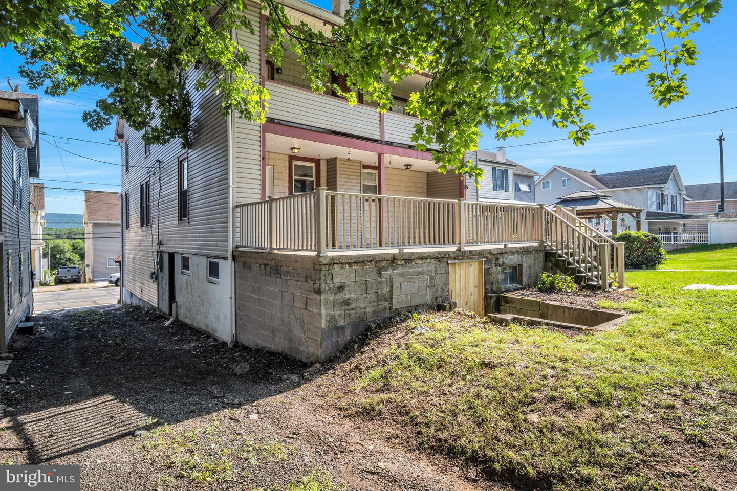 17 E Grand Ave Property Photo 39