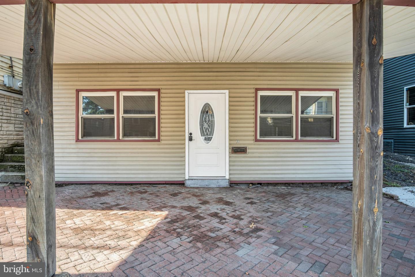 17 E Grand Ave Property Photo 40