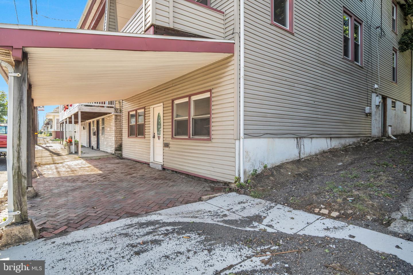 17 E Grand Ave Property Photo 41