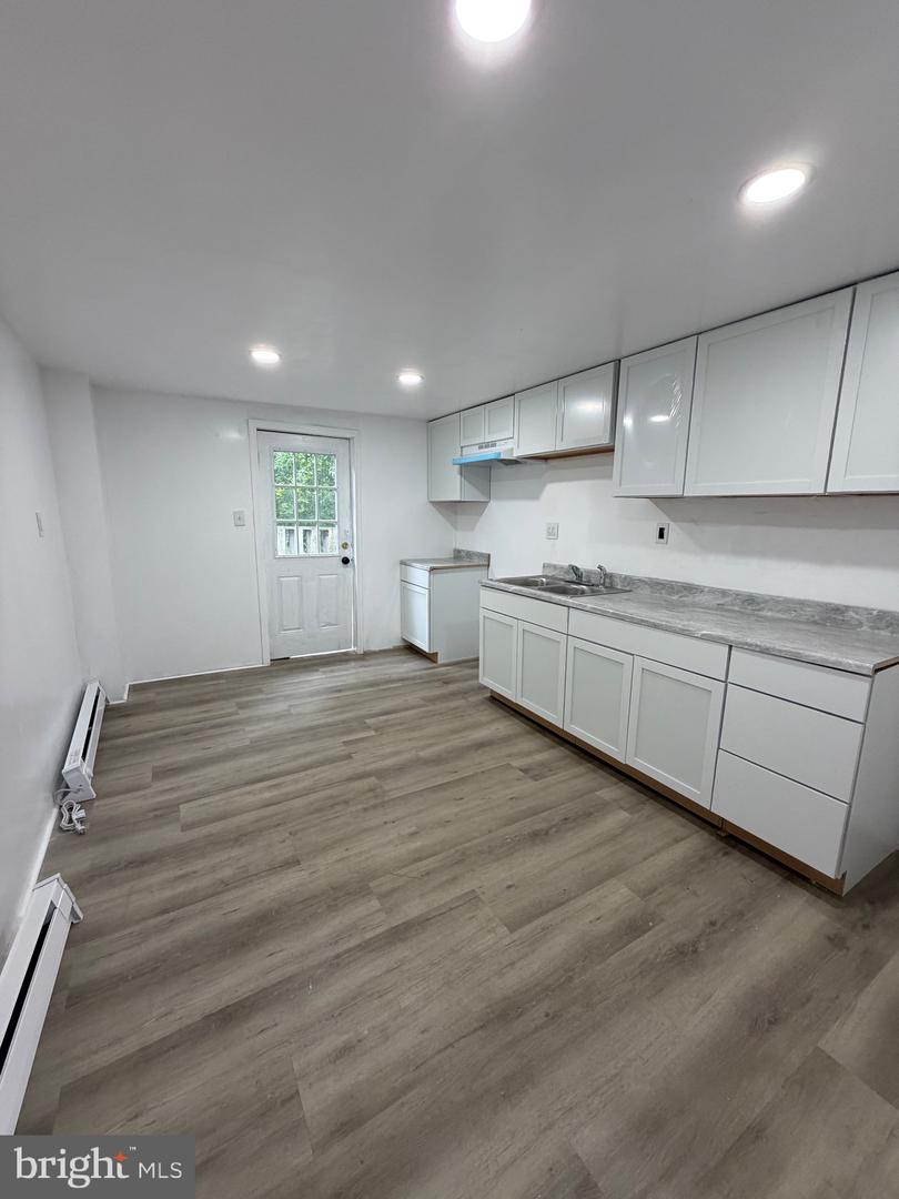 2422 W Water St Property Photo 6