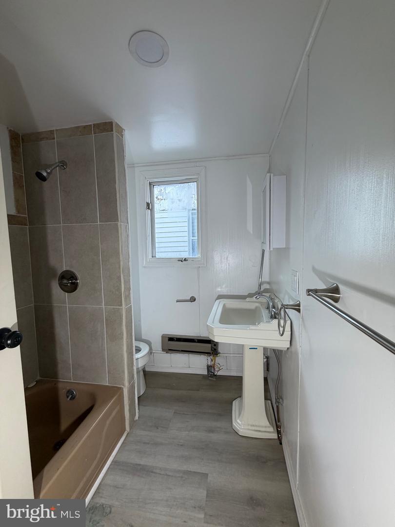 2422 W Water St Property Photo 11