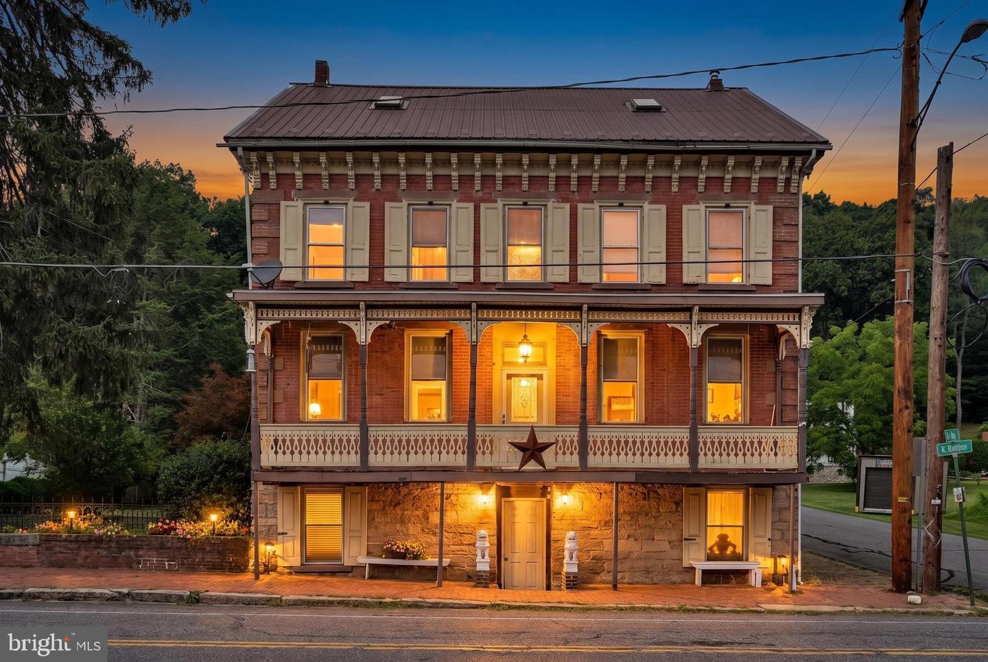125 E CENTER ST