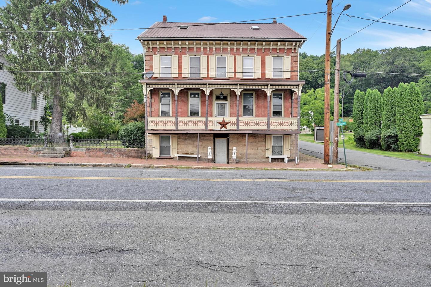 125 E Center St Property Photo 4