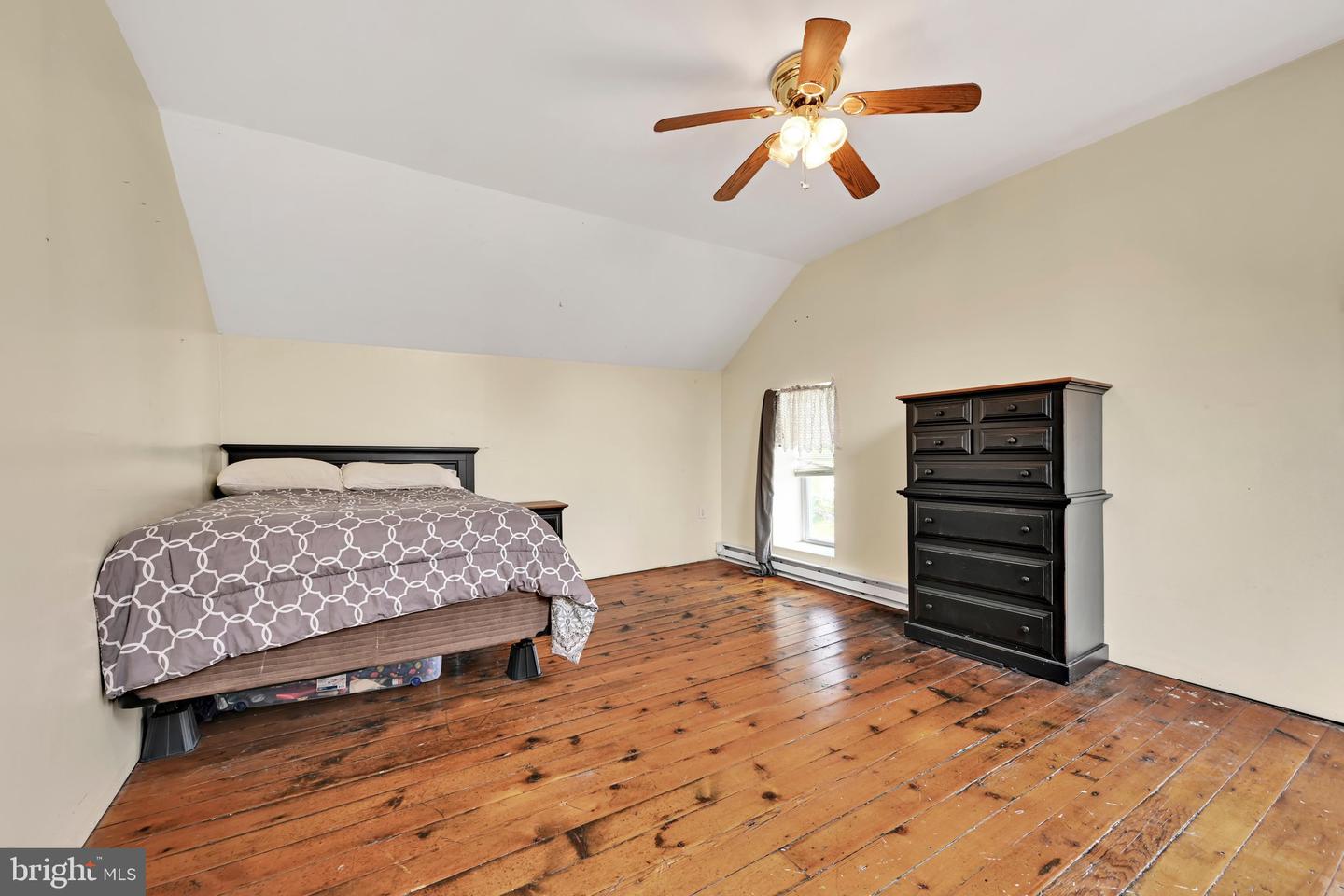 125 E Center St Property Photo 42