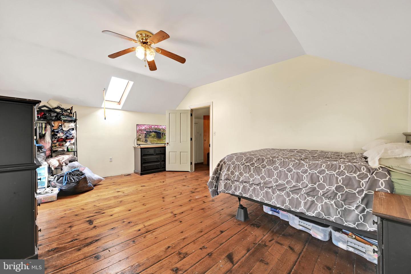 125 E Center St Property Photo 43