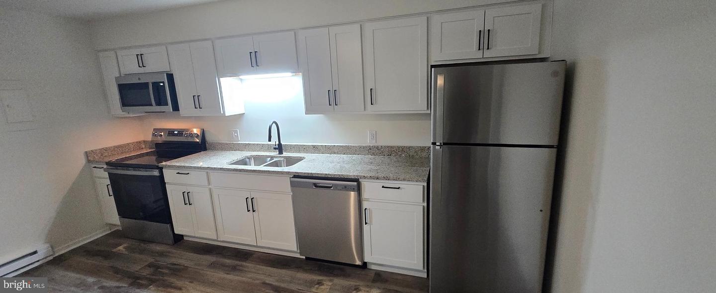 22 S Saint John St #2nd Fl Property Photo 3