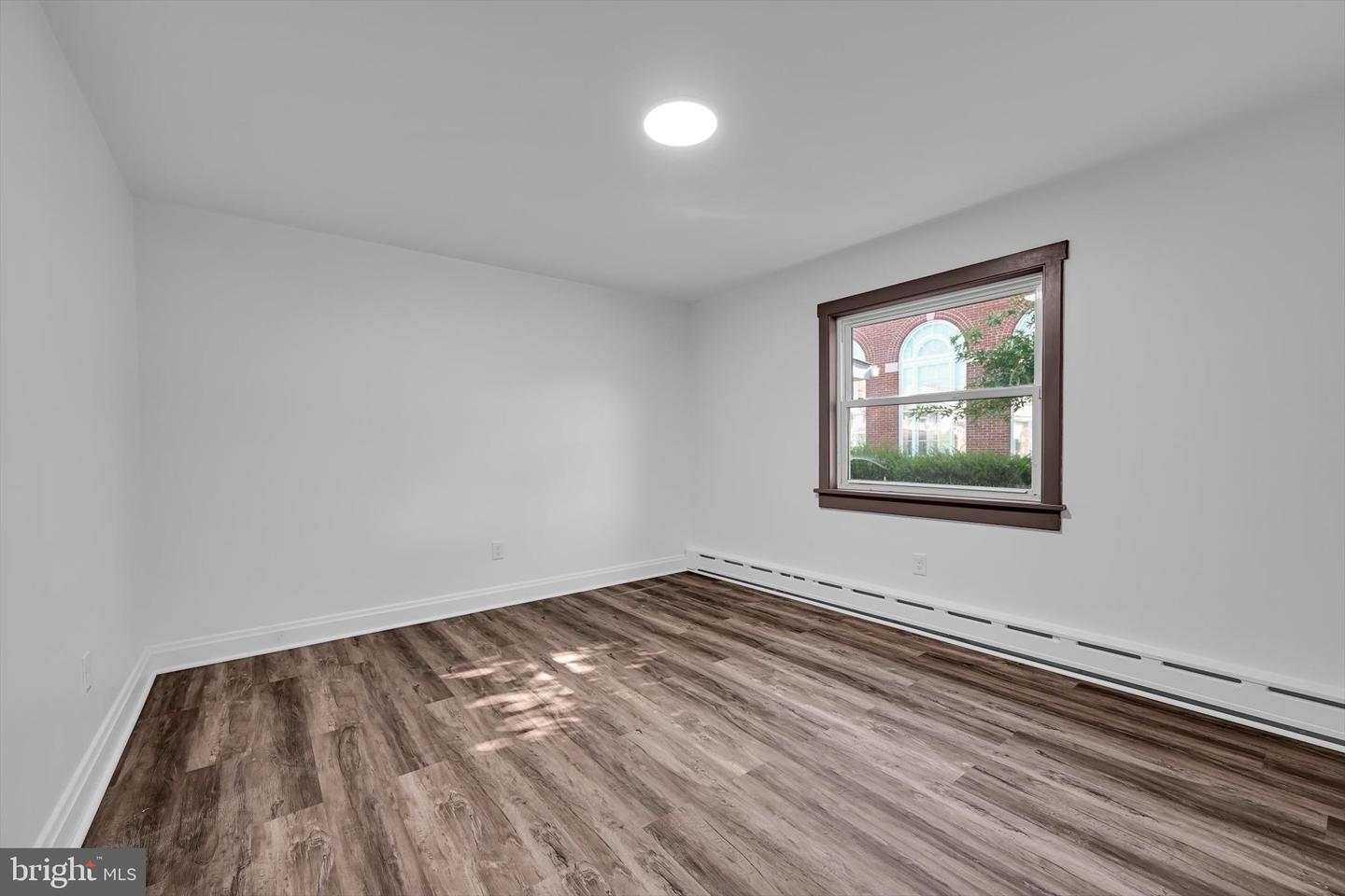 625 E Main St Property Photo 18