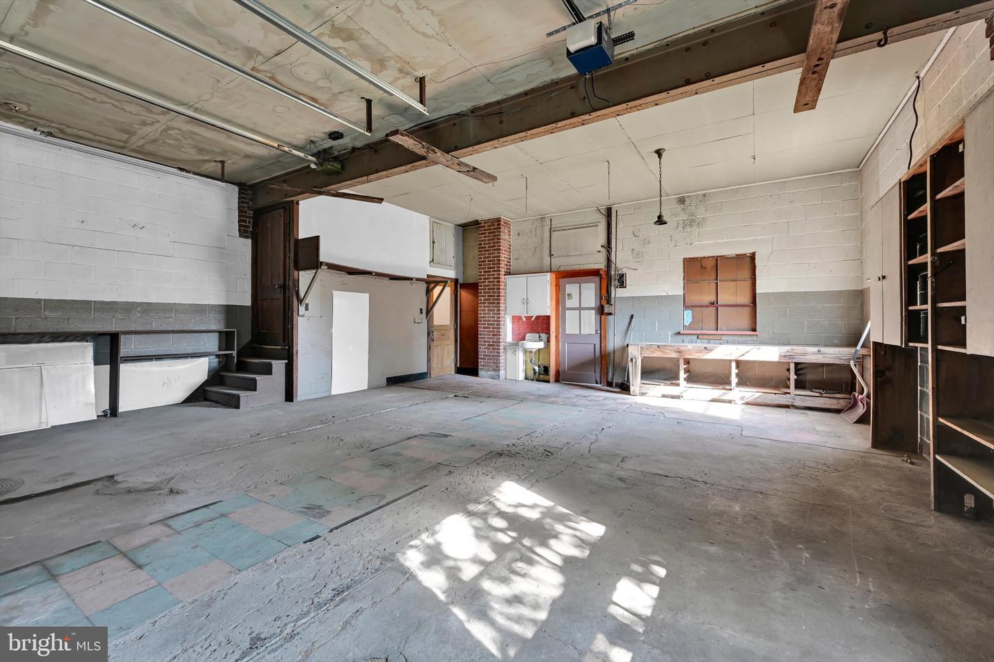 625 E Main St Property Photo 32