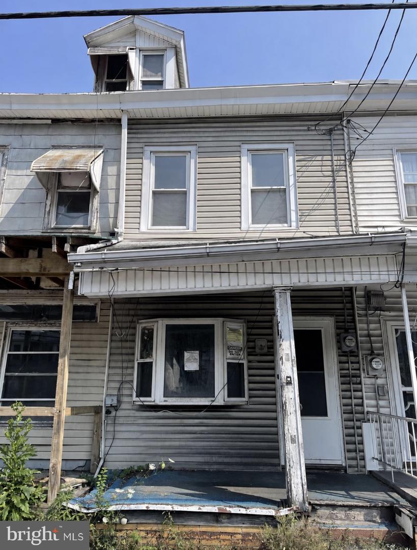 322 W MAIN ST