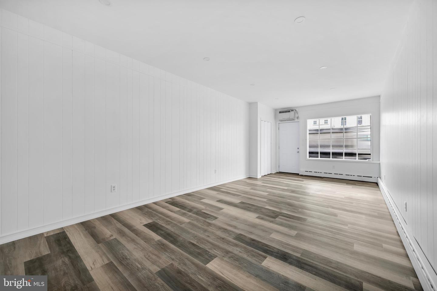 620 E Centre St Property Photo 5