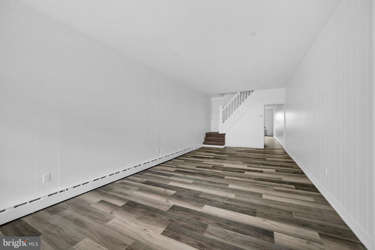 620 E Centre St Property Photo 6