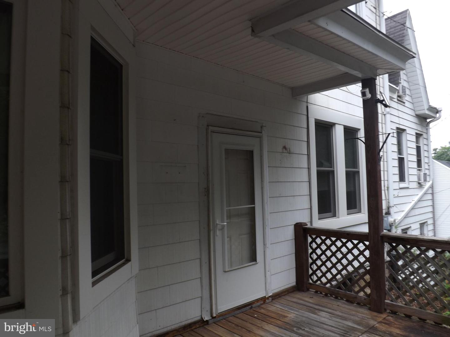 518 Laurel St Property Photo 4
