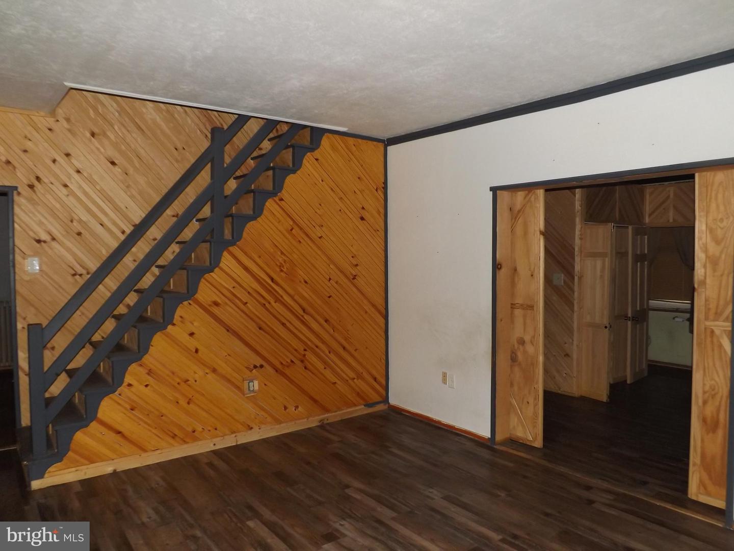 518 Laurel St Property Photo 5