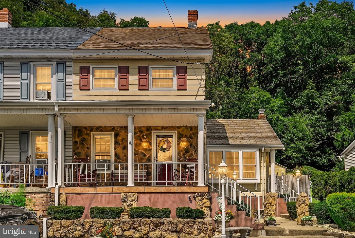 2156 MAIN ST