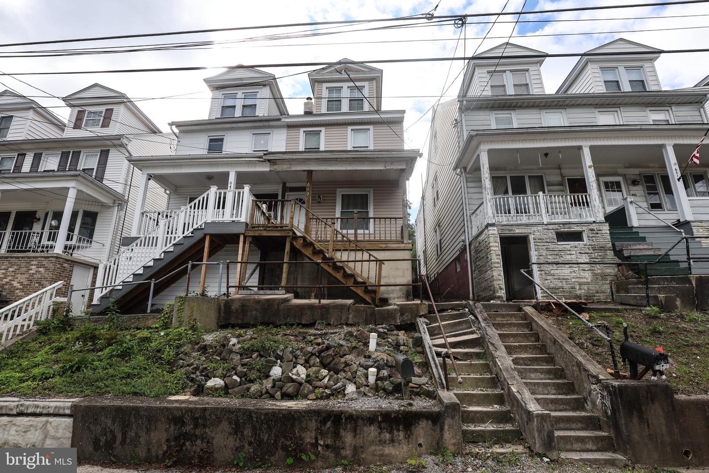 647 Pine Hill St Property Photo 1