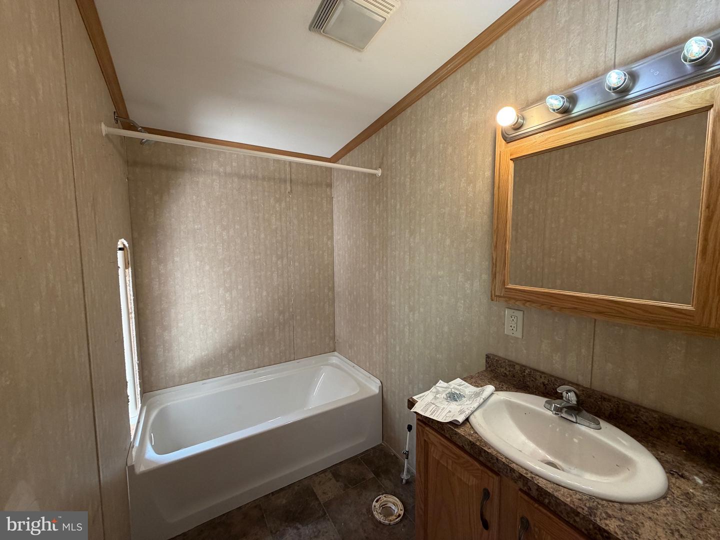 12 Draper St Property Photo 5