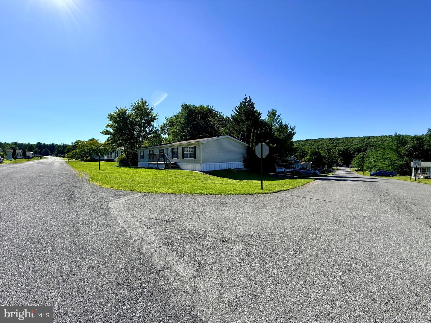 255 Angel Dr Property Photo 4
