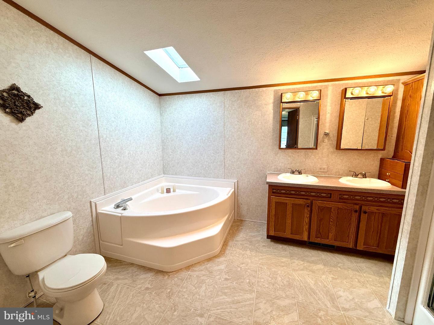 255 Angel Dr Property Photo 36