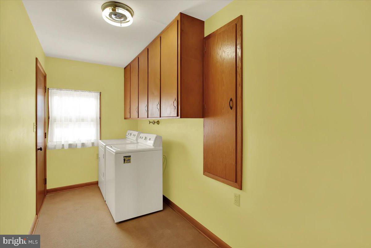 109 W Maple St Property Photo 13