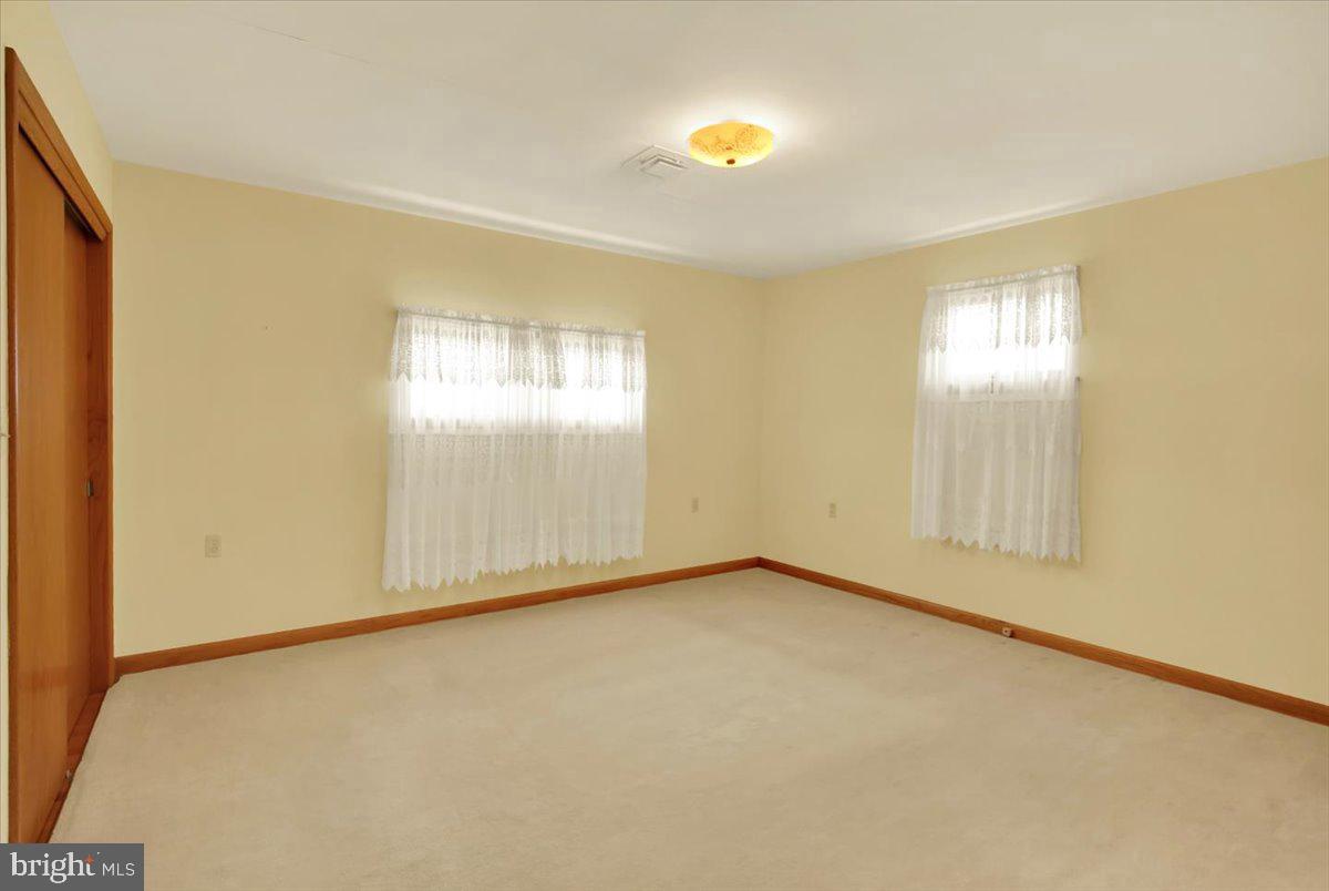 109 W Maple St Property Photo 19