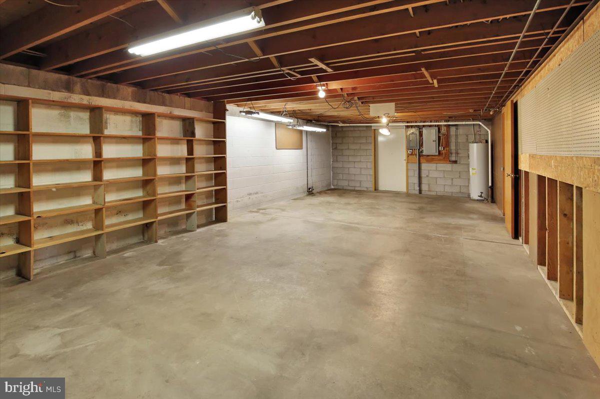 109 W Maple St Property Photo 30